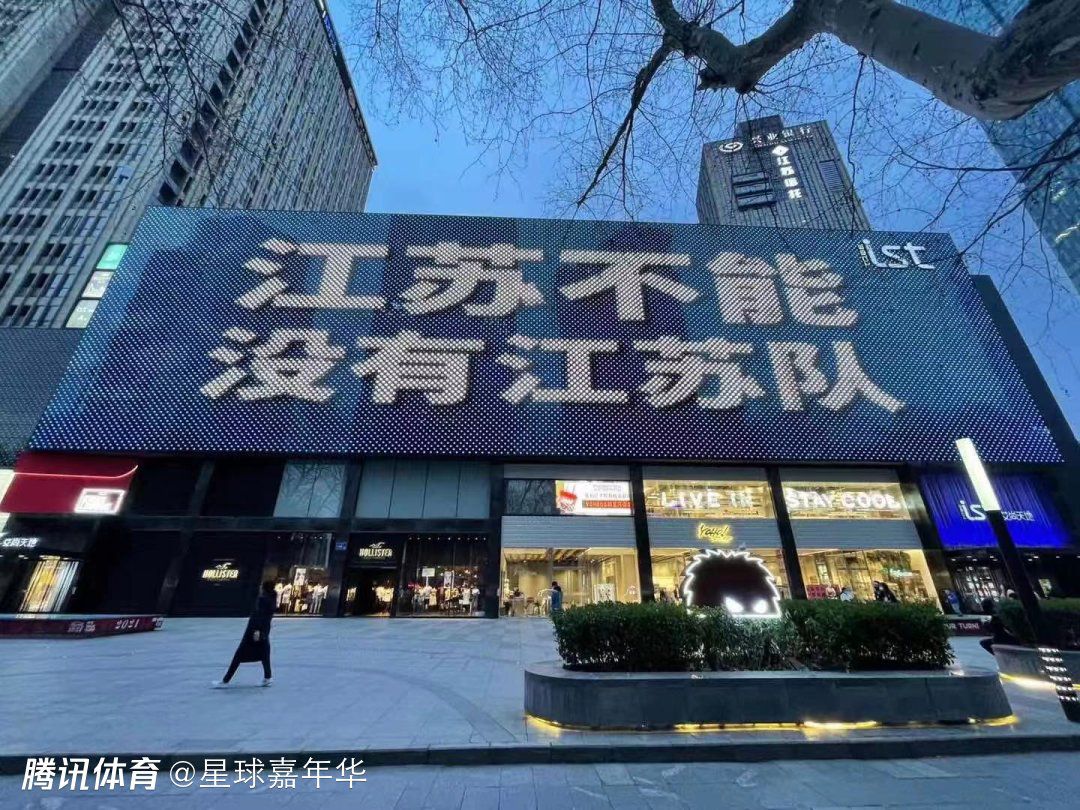 随时跳反？欧超CEO：一些队致电我，他们虽说了no但依然在这欧洲超级联赛A22公司CEO雷查特日前接受西班牙科贝电台采访，其中提到了明面上拒绝欧超的俱乐部的情况：“许多俱乐部都发表了声明，显然70多年的垄断依然存在。